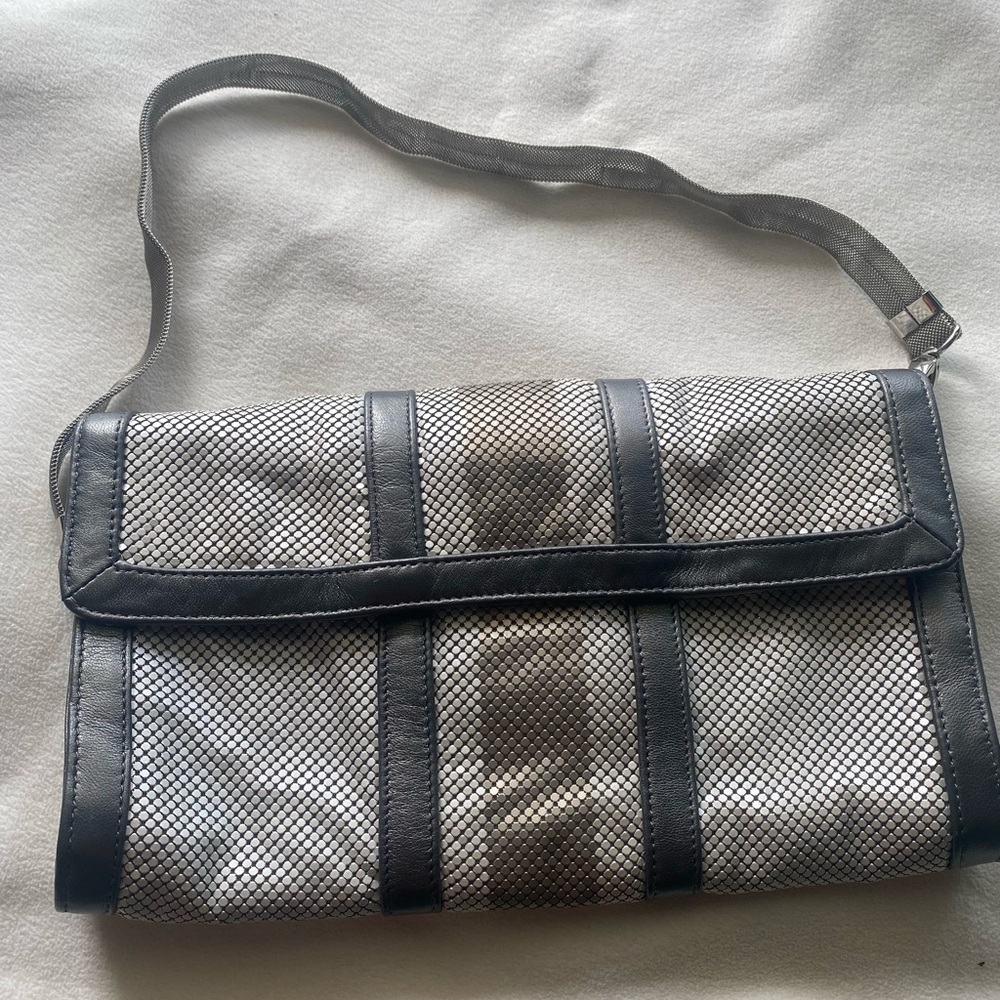 Multi-color metallic-mesh purse
